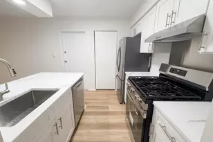 210 E Fountainview Ln, Lombard, IL 60148 - Photo 7