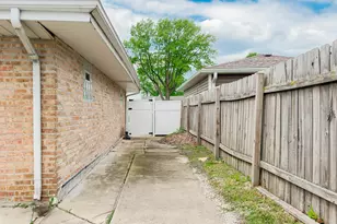 7945 Mobile Ave, Burbank, IL 60459 - Photo 5