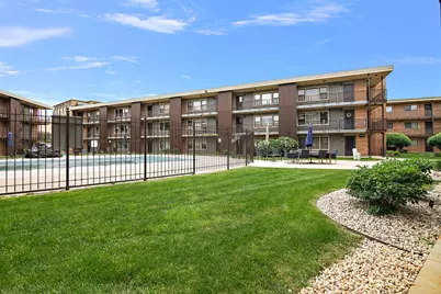 9608 W Higgins Road #2c, Rosemont, IL 60018 - Photo 3