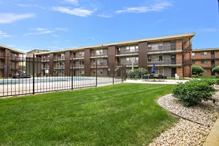 9608 W Higgins Rd, Rosemont, IL 60018 - Photo 3