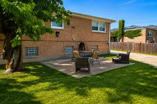 1029 Riverview Dr, South Holland, IL 60473 - Photo 3