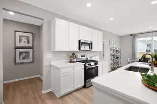 550 Ayre Dr, Elgin, IL 60124 - Photo 5