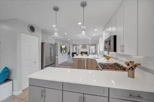 1355 Beckett Ln, Schaumburg, IL 60173 - Photo 13