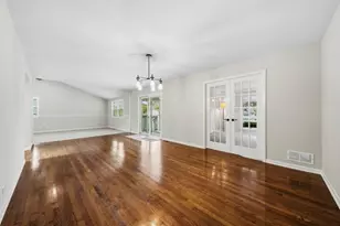 1562 White Trail, Elk Grove Village, IL 60007 - Photo 3