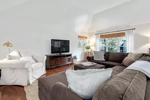 11025 Edgebrook Ln, Indian Head Park, IL 60525 - Photo 7