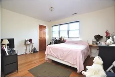 910 Hollywood Avenue, Des Plaines, IL 60016 - Photo 9