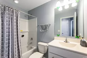 1210 Lakepointe Dr, Schaumburg, IL 60173 - Photo 15