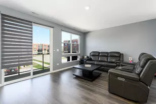 1210 Lakepointe Dr, Schaumburg, IL 60173 - Photo 5