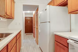 625 W Huntington Commons Rd, Mount Prospect, IL 60056 - Photo 7