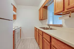 625 W Huntington Commons Rd, Mount Prospect, IL 60056 - Photo 5