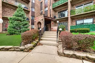 625 W Huntington Commons Rd, Mount Prospect, IL 60056 - Photo 3