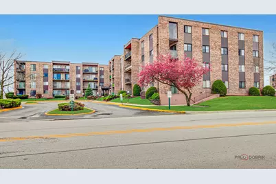 625 W Huntington Commons Road #208, Mount Prospect, IL 60056 - Photo 1