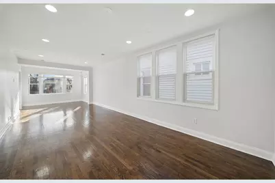 9328 S Paxton Avenue, Chicago, IL 60617 - Photo 3