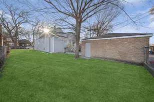 9328 S Paxton Ave, Chicago, IL 60617 - Photo 15