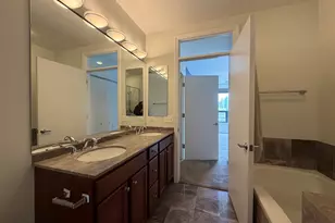 859 W Erie St, Chicago, IL 60642 - Photo 11