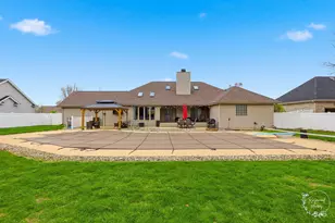 2239 Fox Run Dr, Kankakee, IL 60901 - Photo 5