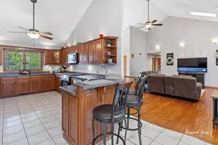 2239 Fox Run Dr, Kankakee, IL 60901 - Photo 7