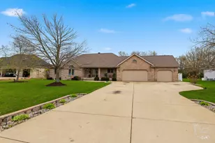 2239 Fox Run Dr, Kankakee, IL 60901 - Photo 3