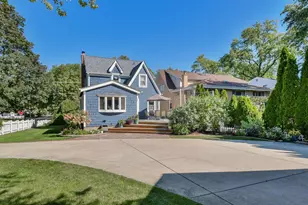 702 E Illinois St, Wheaton, IL 60187 - Photo 5
