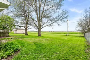 407 N Western Ave, Minier, IL 61759 - Photo 21