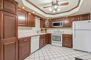 10221 S Komensky Ave, Oak Lawn, IL 60453 - Photo 11