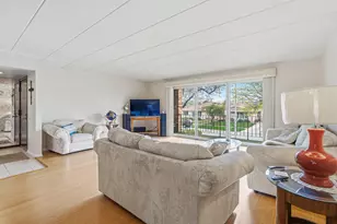 10221 S Komensky Ave, Oak Lawn, IL 60453 - Photo 5