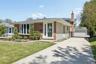 1015 E Lowden Ave, Wheaton, IL 60189 - Photo 1