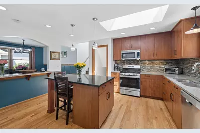 1015 E Lowden Avenue, Wheaton, IL 60189 - Photo 5