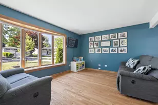 1015 E Lowden Ave, Wheaton, IL 60189 - Photo 3