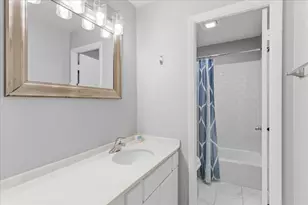 802 W George St, Chicago, IL 60657 - Photo 9