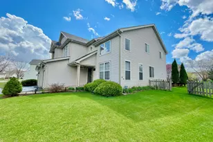 88 Hackney Ln, Lindenhurst, IL 60046 - Photo 3