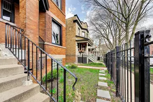 1646 W Byron St, Chicago, IL 60613 - Photo 3