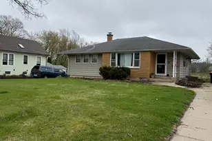 504 E Calhoun St, Woodstock, IL 60098 - Photo 1