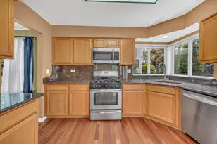 1201 Mayfair Dr, Carpentersville, IL 60110 - Photo 9