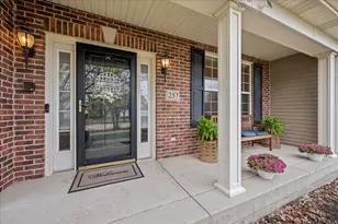 257 Hanburg Ln, Bolingbrook, IL 60440 - Photo 3