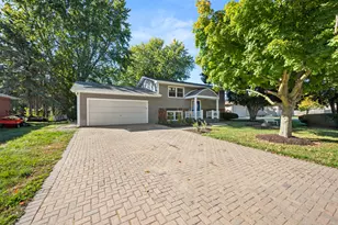 341 N View St, Hinckley, IL 60520 - Photo 3