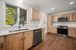 341 N View St, Hinckley, IL 60520 - Photo 9