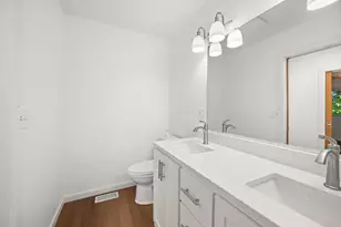 341 N View St, Hinckley, IL 60520 - Photo 19