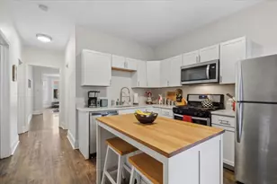 4143 W Cornelia Ave, Chicago, IL 60641 - Photo 11