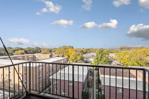 2451 W Howard St, Chicago, IL 60645 - Photo 13