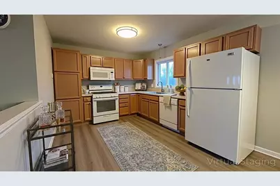 560 Geronimo Street, Hoffman Estates, IL 60169 - Photo 3