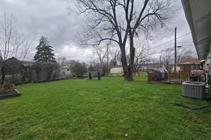 560 Geronimo St, Hoffman Estates, IL 60169 - Photo 9