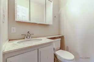 2407 E Brandenberry Ct, Arlington Heights, IL 60004 - Photo 11