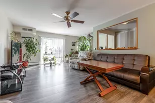 2407 E Brandenberry Ct, Arlington Heights, IL 60004 - Photo 5