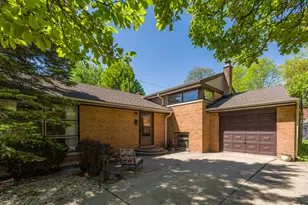 206 S See-Gwun Ave, Mount Prospect, IL 60056 - Photo 3