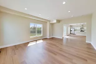 239 Parker Ave, Aurora, IL 60505 - Photo 5