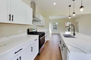 239 Parker Ave, Aurora, IL 60505 - Photo 9