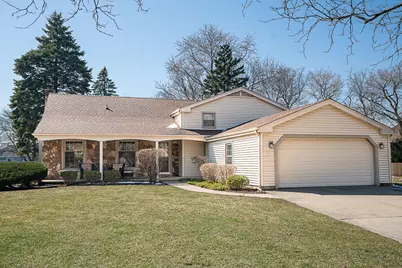 1123 Juniper Parkway, Libertyville, IL 60048 - Photo 1