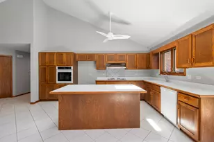 9342 Sutton Pl, Tinley Park, IL 60487 - Photo 7