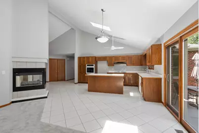 9342 Sutton Place, Tinley Park, IL 60487 - Photo 5